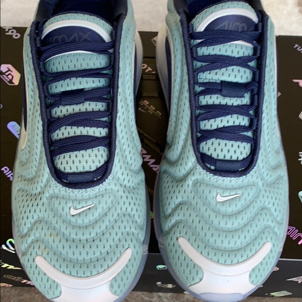 WMNS NIKE AIR MAX 720 Metallic Silver/Midnight Nav - Picture 11 of 16
